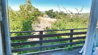 Charming 2-Bedroom Gem with Vineyard Views in Idasvalley