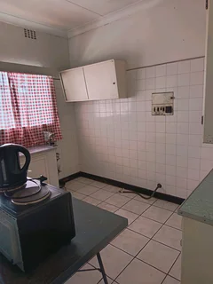 Room to rent in a 3 bedroom flat