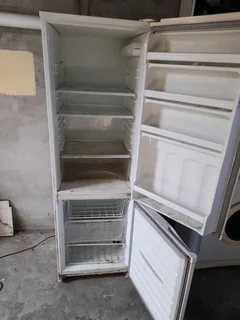 Defy fridge freezer R1200