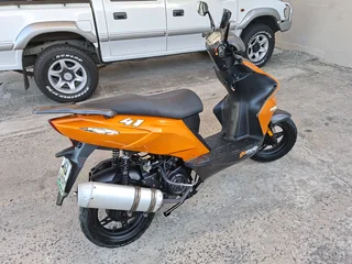 2014 Gomoto 150cc Urban Scooter