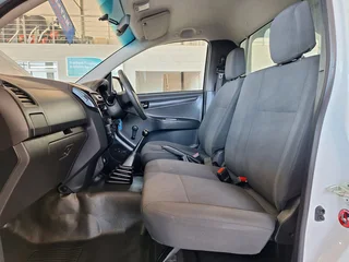 2022 Isuzu D-Max 250C Base, White with 107500km available now!