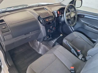 2022 Isuzu D-Max 250C Base, White with 107500km available now!