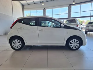 2019 Toyota Aygo 1.0 5-Door, White with 75000km available now!