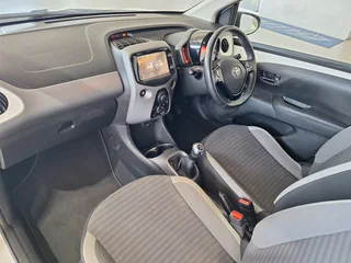 2019 Toyota Aygo 1.0 5-Door, White with 75000km available now!