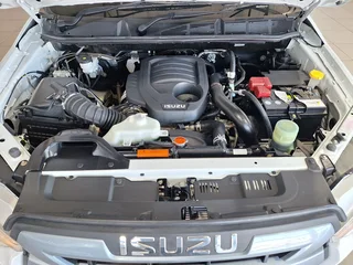 2022 Isuzu D-Max MY22 1.9 DDI D Cab HR L AT, White with 71500km available now!