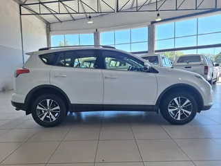 2017 Toyota RAV4 2.0 GX 4x2, White with 93500km available now!