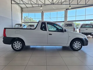 2018 Nissan NP200 1.6 8V AC Safety Pack, White with 65500km available now!