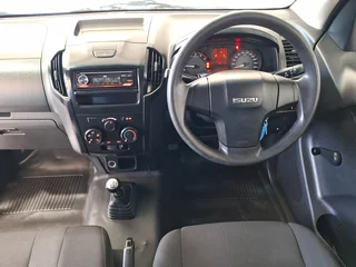 2020 Isuzu D-Max 250 HO Fleetside (safety), White with 66000km available now!