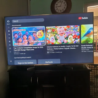 65" Hisense Smart tv