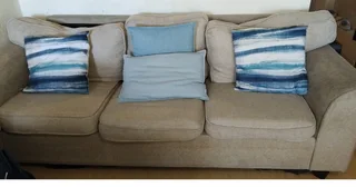 Couch - Ad posted by tafadzwa el-marie Mlambo