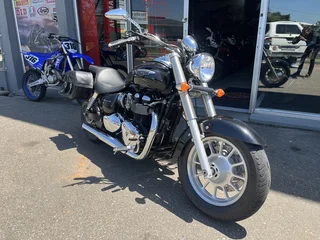 TRIUMPH BONNEVILLE AMERICA