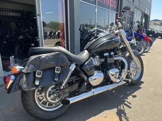 TRIUMPH BONNEVILLE AMERICA