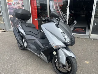 YAMAHA TMAX 550