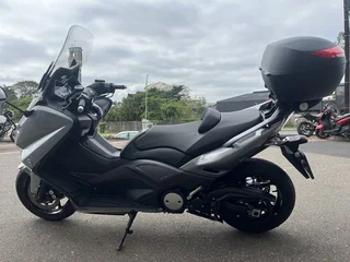 YAMAHA TMAX 550