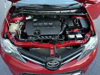 2014 Toyota Auris 1.6 XS Manual Hatchback - Only 98 000 kms!