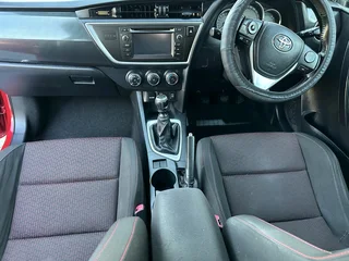 2014 Toyota Auris 1.6 XS Manual Hatchback - Only 98 000 kms!