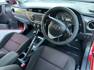 2014 Toyota Auris 1.6 XS Manual Hatchback - Only 98 000 kms!
