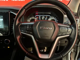 2022 Isuzu mu-X SUV