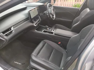 2024 Lexus RX 450h&#43; PHEV (Plug-in Hybrid) 14 900km