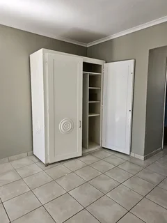 GRASSY PARK BATCHELOR FLAT R5000