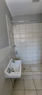 GRASSY PARK BATCHELOR FLAT R5000