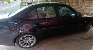 Black BMW 530i auto