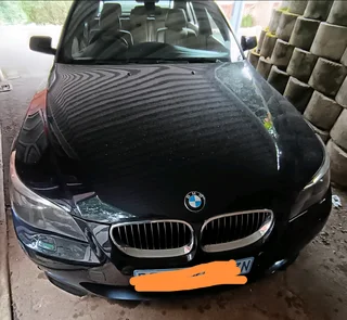 Black BMW 530i auto