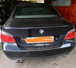 Black BMW 530i auto