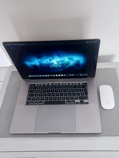 Apple Macbook Pro 15inch 1TB SSD Touchbar 8-Core i9, Space grey