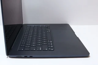 Apple Macbook Air 15inch M2 Chip, 4 Months Old