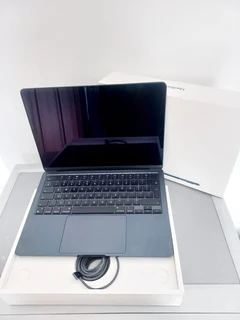 Apple Macbook Air 13inch 8-Core M2 Chip 256GB SSD,