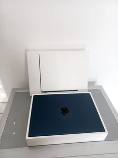Apple Macbook Air 13inch 8-Core M2 Chip 256GB SSD,