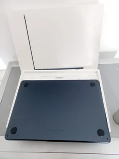 Apple Macbook Air 13inch 8-Core M2 Chip 256GB SSD,