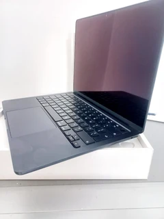 Apple Macbook Air 13inch 8-Core M2 Chip 256GB SSD,