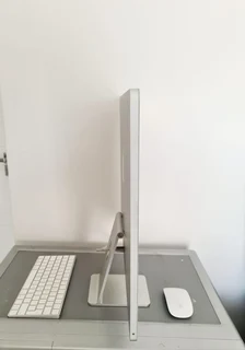 iMac 24-inch with Retina 4.5K display Apple M1 Chip 8-Core GPU
