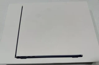 Apple MacBook Air 13 M3 8 Core CPU and 8 Core GPU 8GB 256GB SSD Midnight