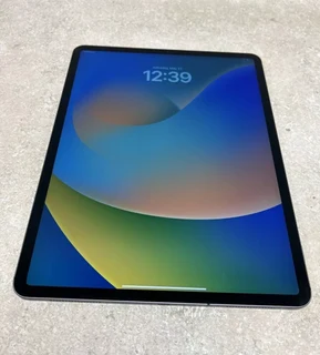 Apple A1876 iPad Pro 3rd Gen. 128GB, Wi-Fi 12.9 in - Space Grey