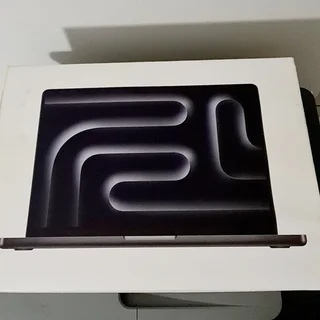 Macbook Pro 14″ M5 10‑core CPU 16GB RAM, 10‑core GPU, 1TB SSD