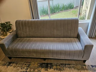 2nd hand 4 seater 3/4 sleeper couch in good condition