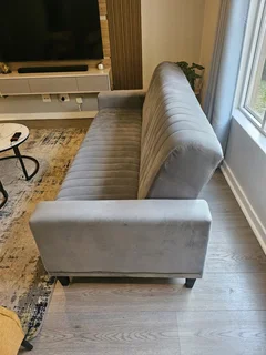 2nd hand 4 seater 3/4 sleeper couch in good condition