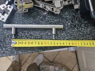 2nd hand 32 x handles for sale