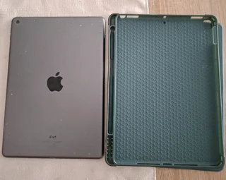2nd hand broken iPad 7 selling for spares