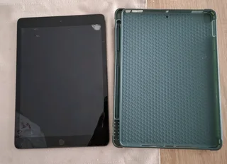 2nd hand broken iPad 7 selling for spares