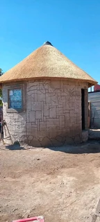 Vincent thatch roof Lapa