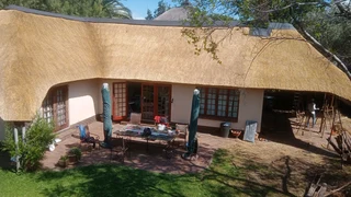 Vincent thatch roof lapa