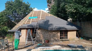 Vincent thatch roof lapa