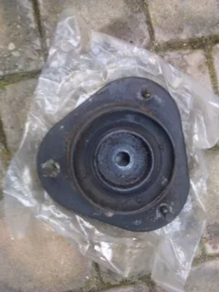Nissan 1400 (bakkie) Strut mounting (R 200)