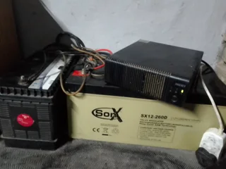 Inverex invertor with 2x batteries