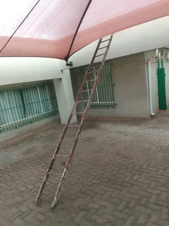 2 Aluminium ladders