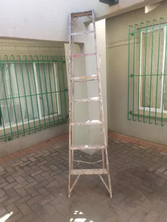 2 Aluminium ladders